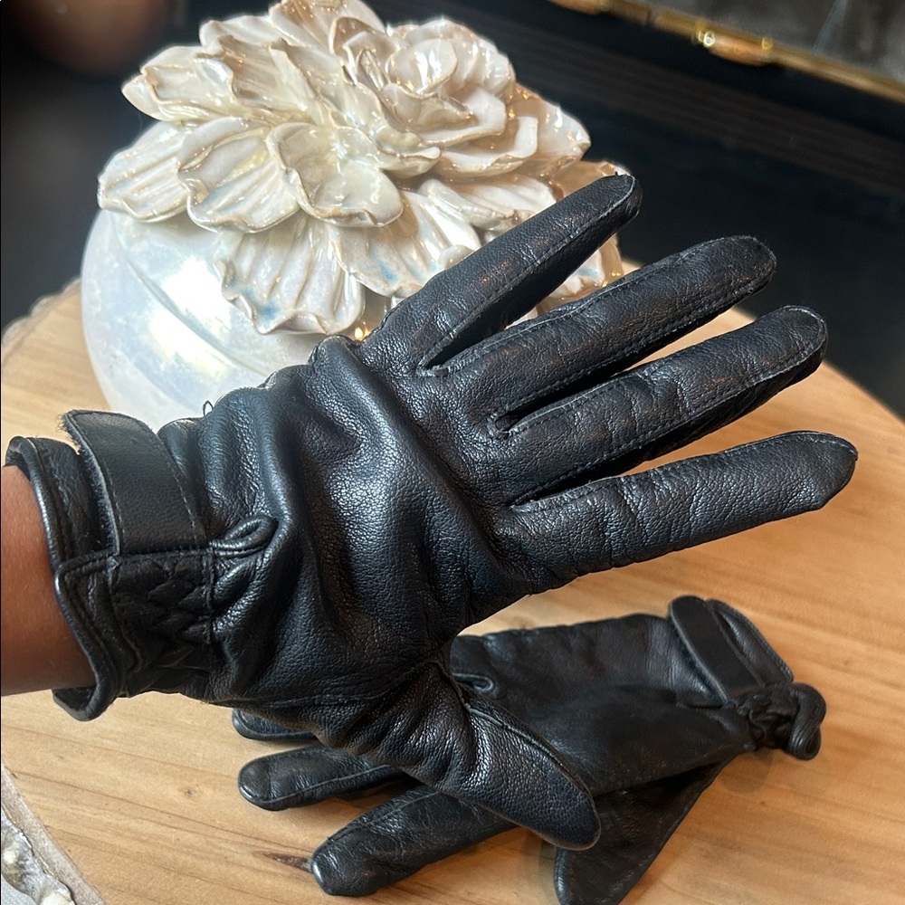 Gates Black Genuine Leather Velcrow Fastener Gloves